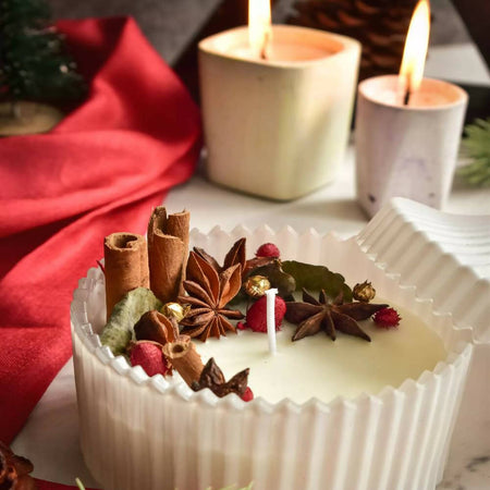 White Dried Flower & Spices Christmas Candle