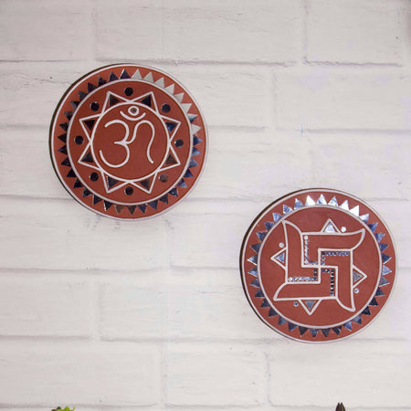 Kutch Lippan Mud Work Om symbol 10 inches Round Wall Plate - Terracotta