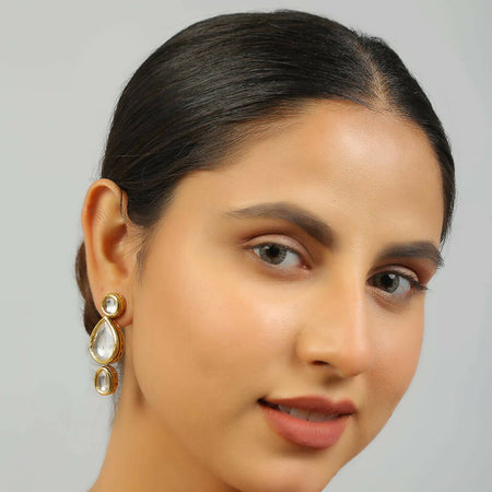 Tear drop shaped Kundan earrings