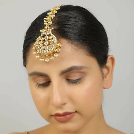 Kundan Embellished Maang Tikka