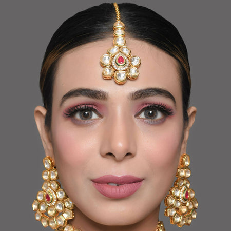 Maharani Kundan necklace with earrings & maang tikka